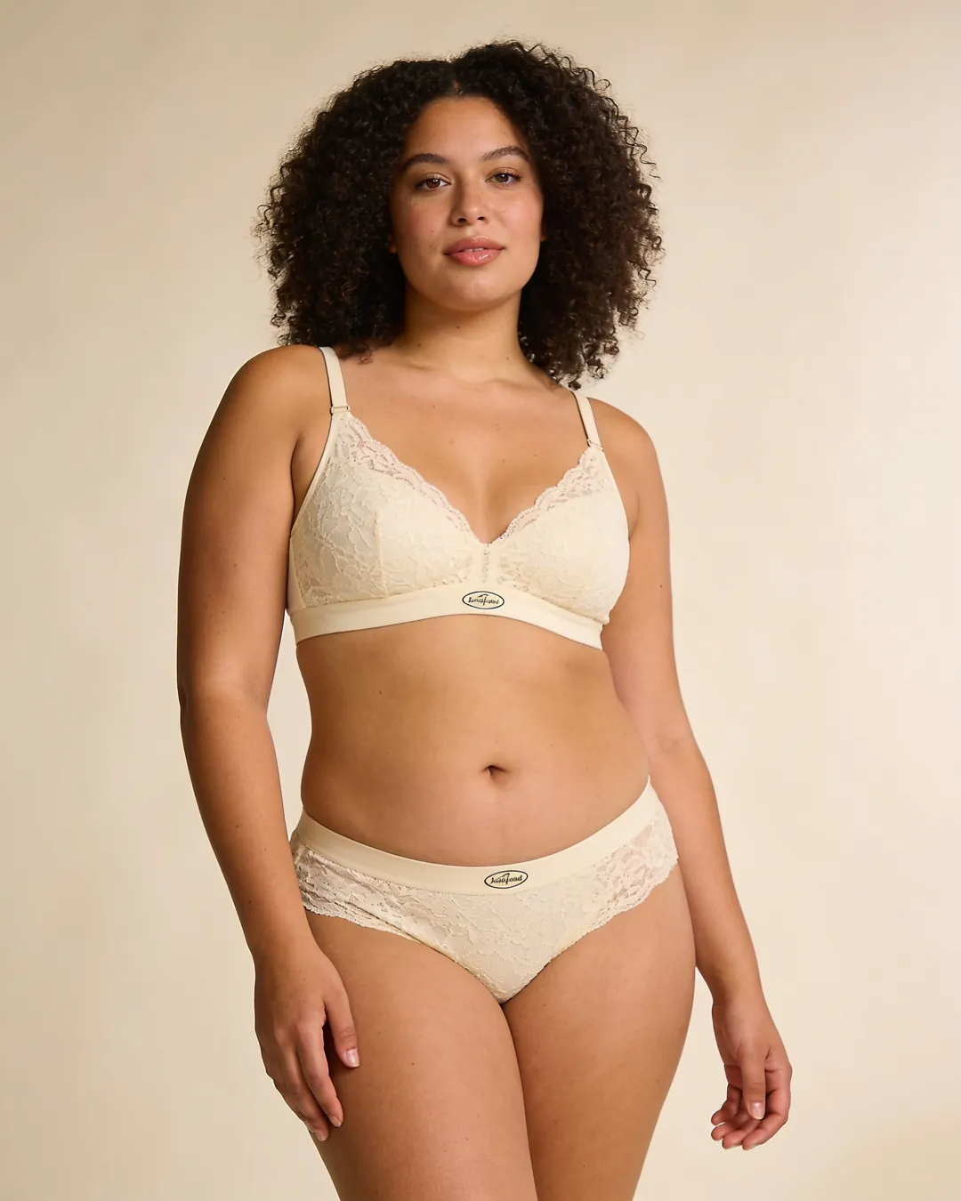 Size-inclusive catalog shot, same set